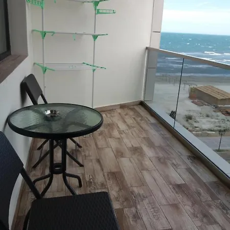 On The Beach Mamaia Apartament